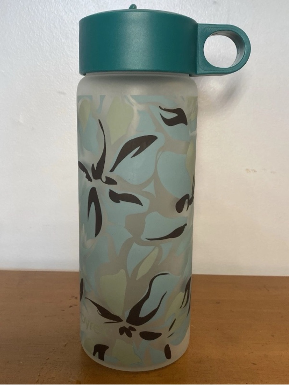 Pyrex Green Lily Silicone Coated Glass 24oz Color Changing Water Bottle 8.5"